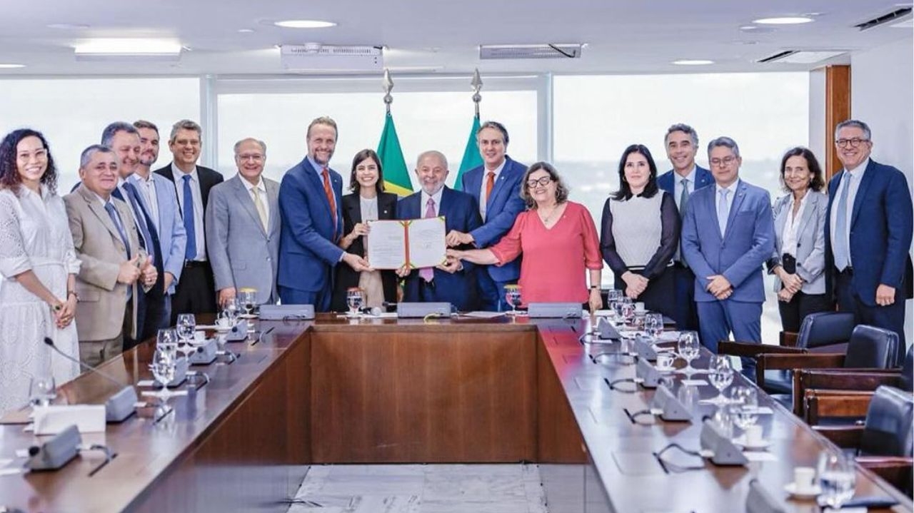 Lei que cria poupança para estudantes do ensino médio é aprovada