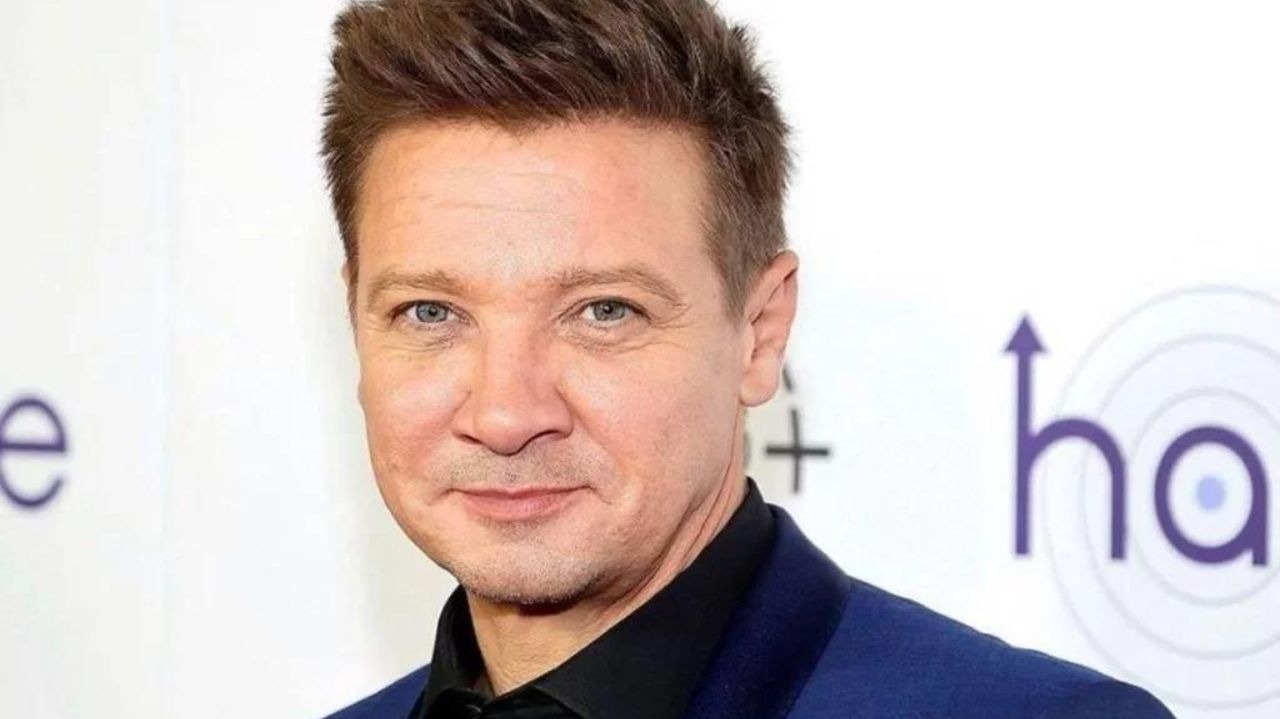 Jeremy Renner publica texto agradecendo apoio de familiares em sua recuperação após acidente