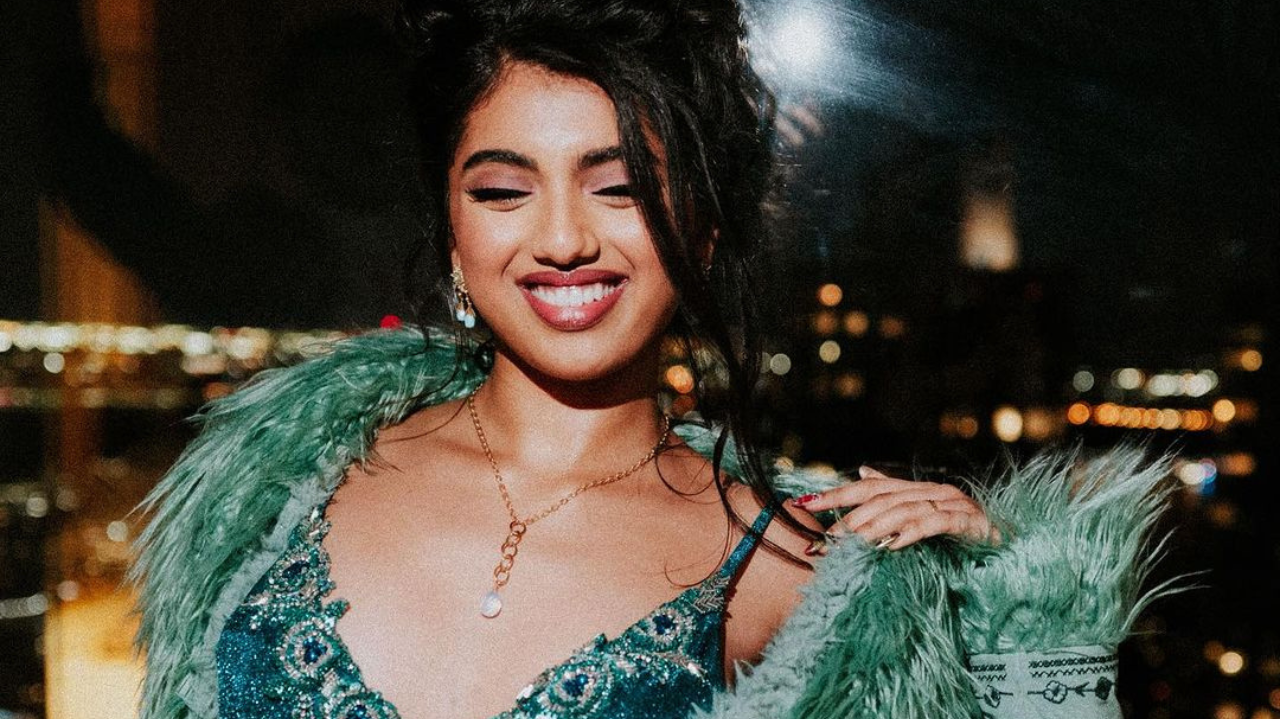 Avantika Vandanapu, de “Meninas Malvadas”, utiliza vestido de estilista brasileira