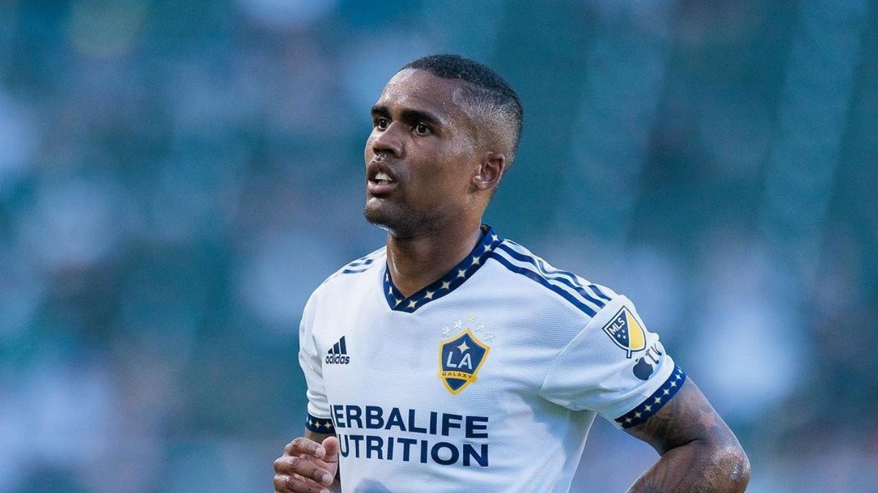 Negociações entre Cruzeiro e Douglas Costa tem desfecho negativo