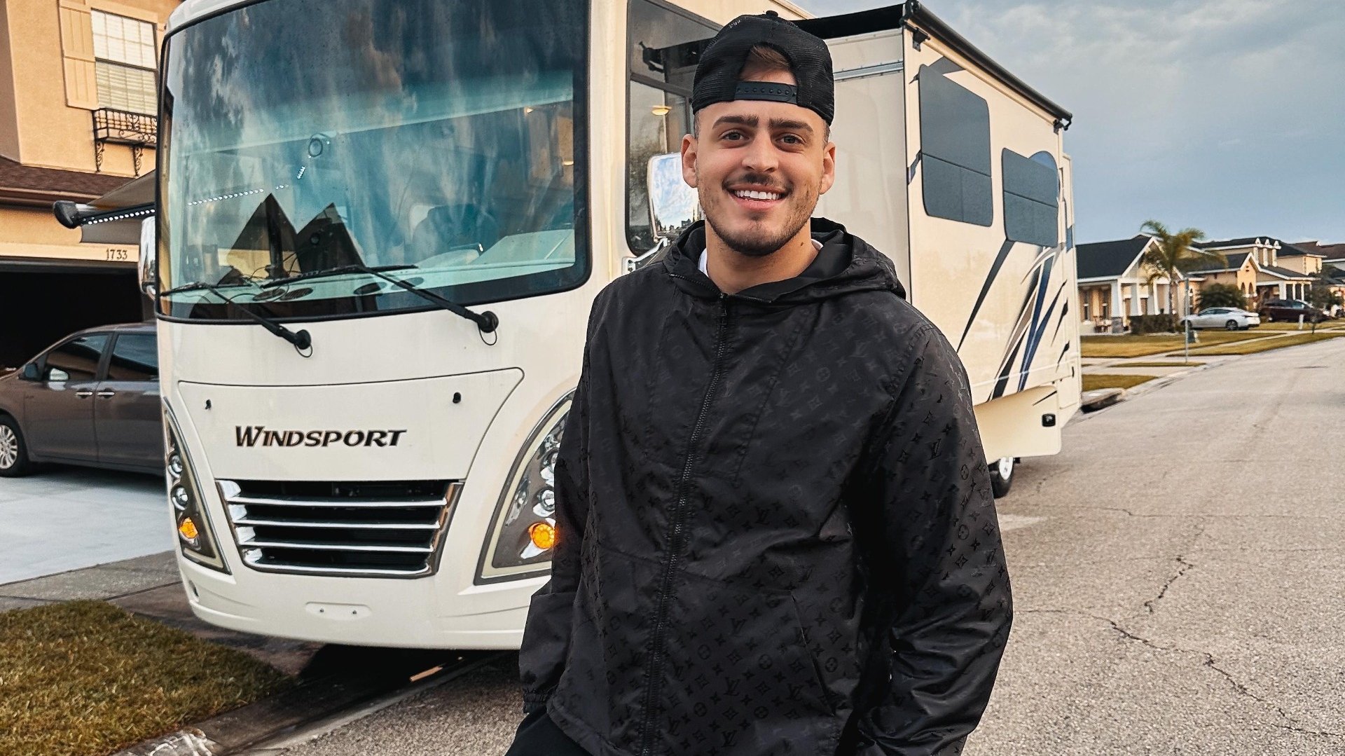 Jon Vlogs faz viagem de motorhome pelos Estados Unidos