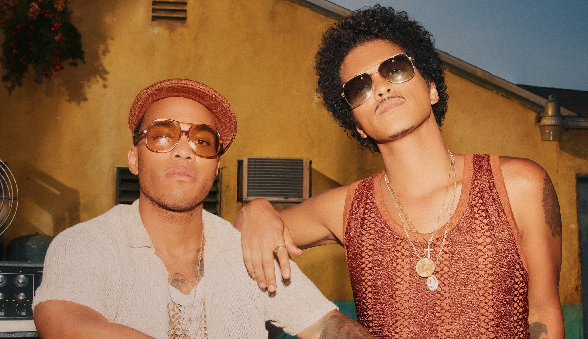 Silk Sonic lança clipe de ‘Skate’, seu novo single