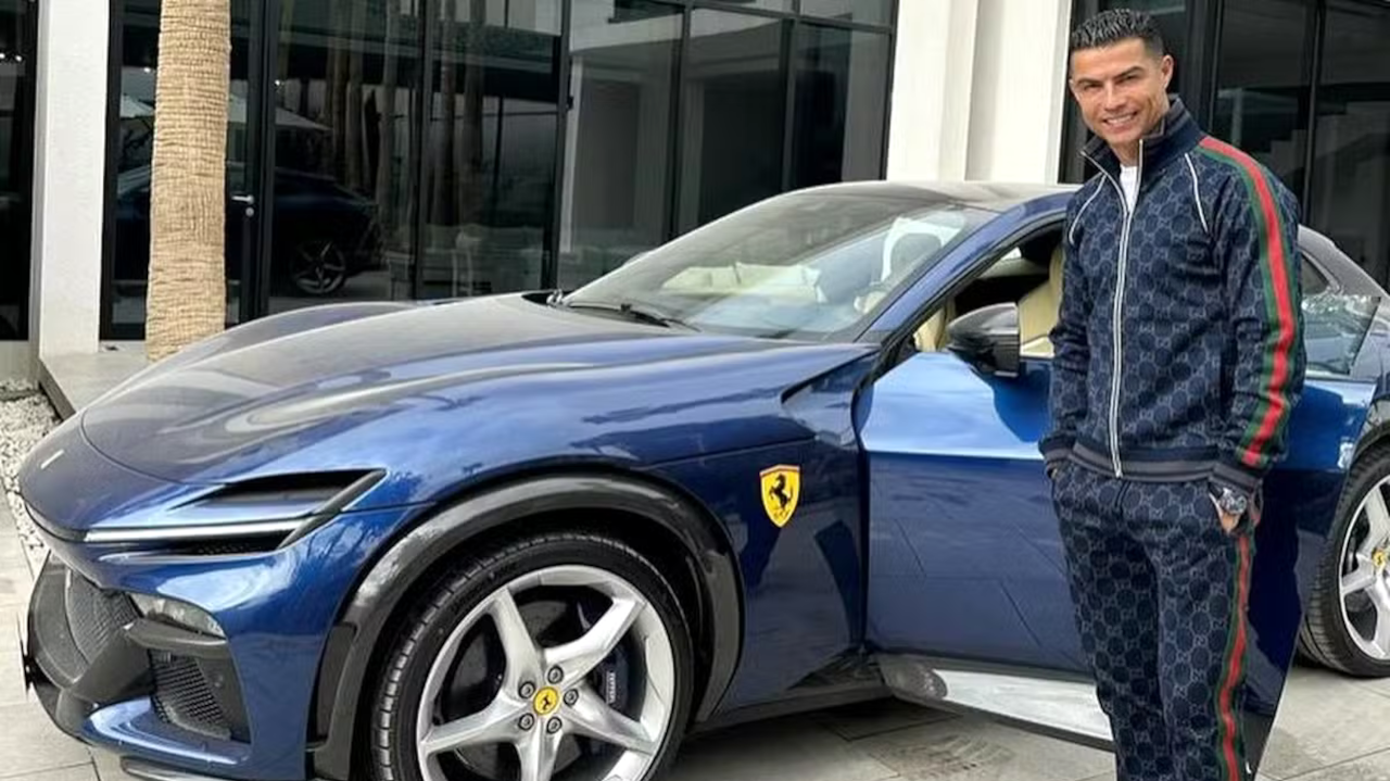 Cristiano Ronaldo adiciona Ferrari Purosangue à sua coleção de carros de luxo