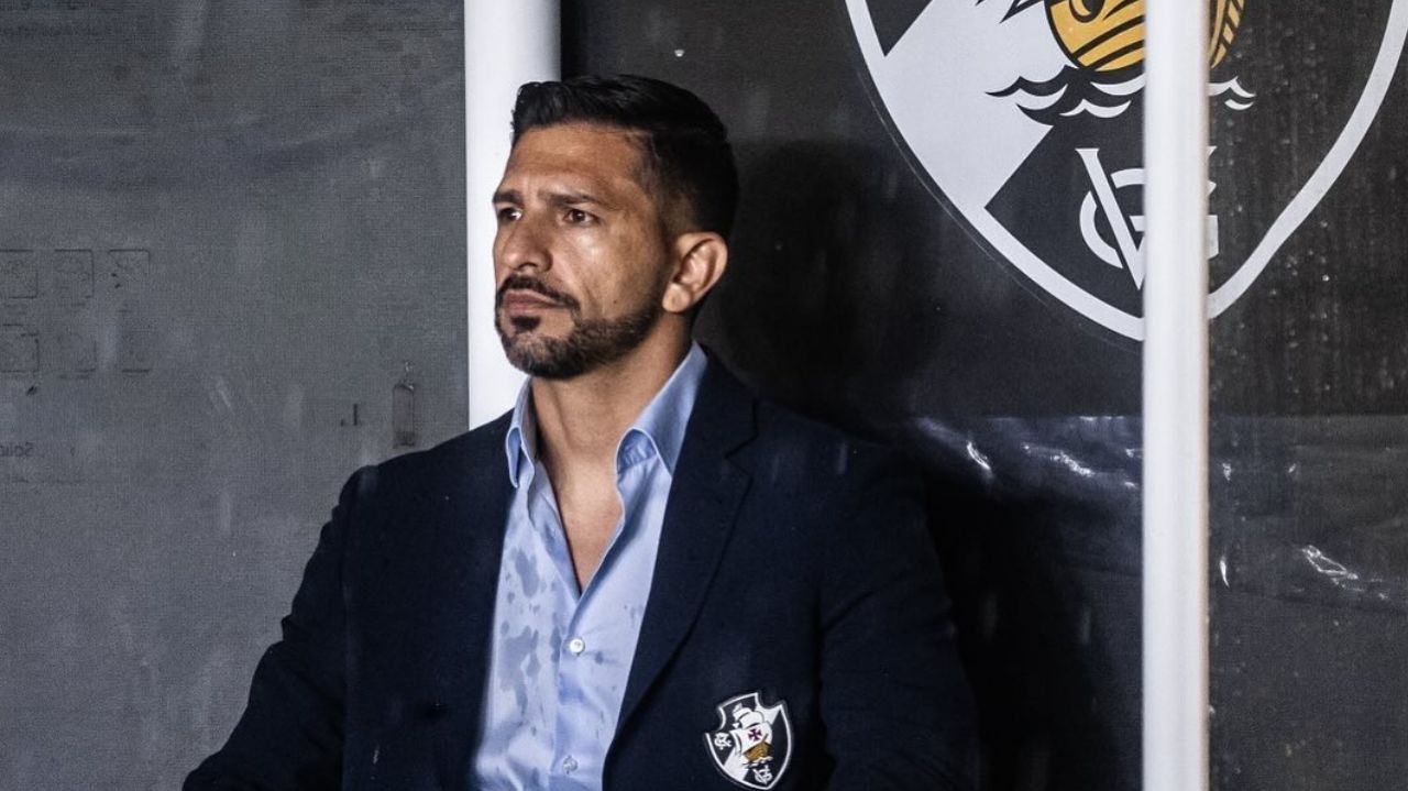 Auxiliar técnico do Vasco, Emiliano Díaz, fala sobre reforços e a possível vinda de Cuellar ao clube