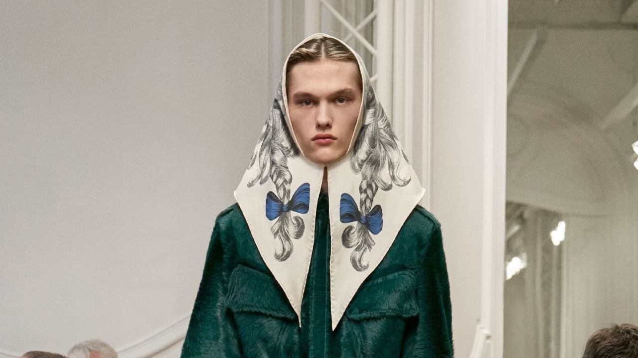 Givenchy apresenta coleção menswear 2024 e retoma itens surrealistas