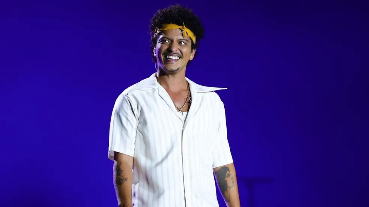 Brasileiros mostram “ciúmes” após postagens de Bruno Mars em homenagem ao Japão