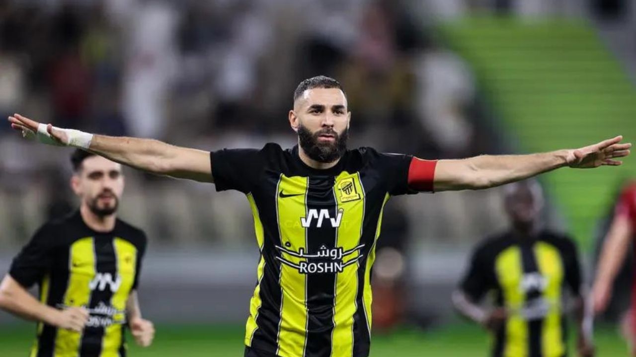 Lyon é mais um interessado em Karim Benzema, enquanto árabes tentam mantê-lo na Arábia Saudita