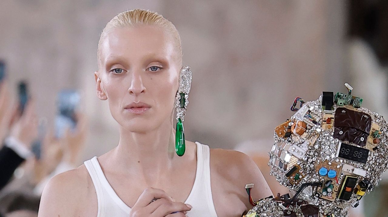 Saiba como foi o primeiro dia da Semana de Alta Costura em Paris