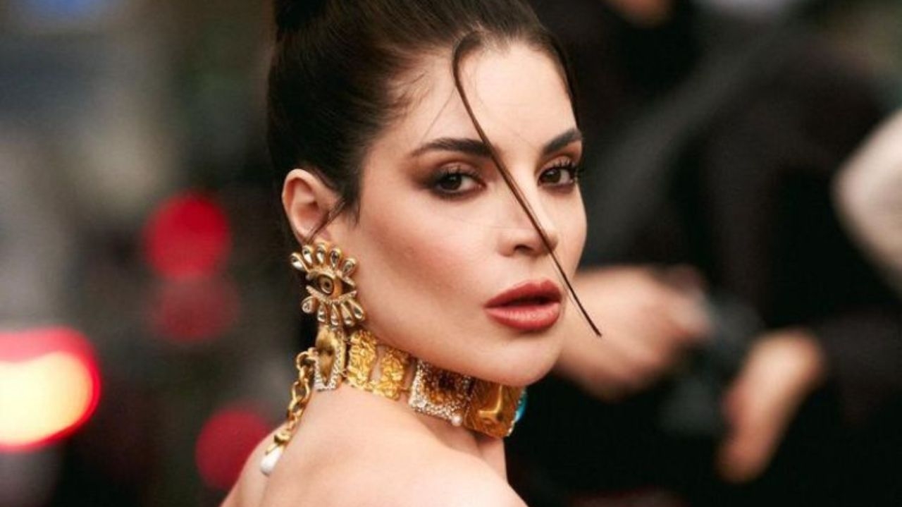 Gkay publica foto com Anna Wintour e outras celebridades na Semana da Moda em Paris