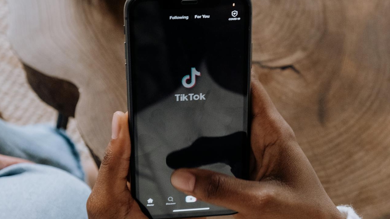 Análise revela que faixa salarial do Tik Tok varia de US$ 29 por hora até US$ 455.600 por ano