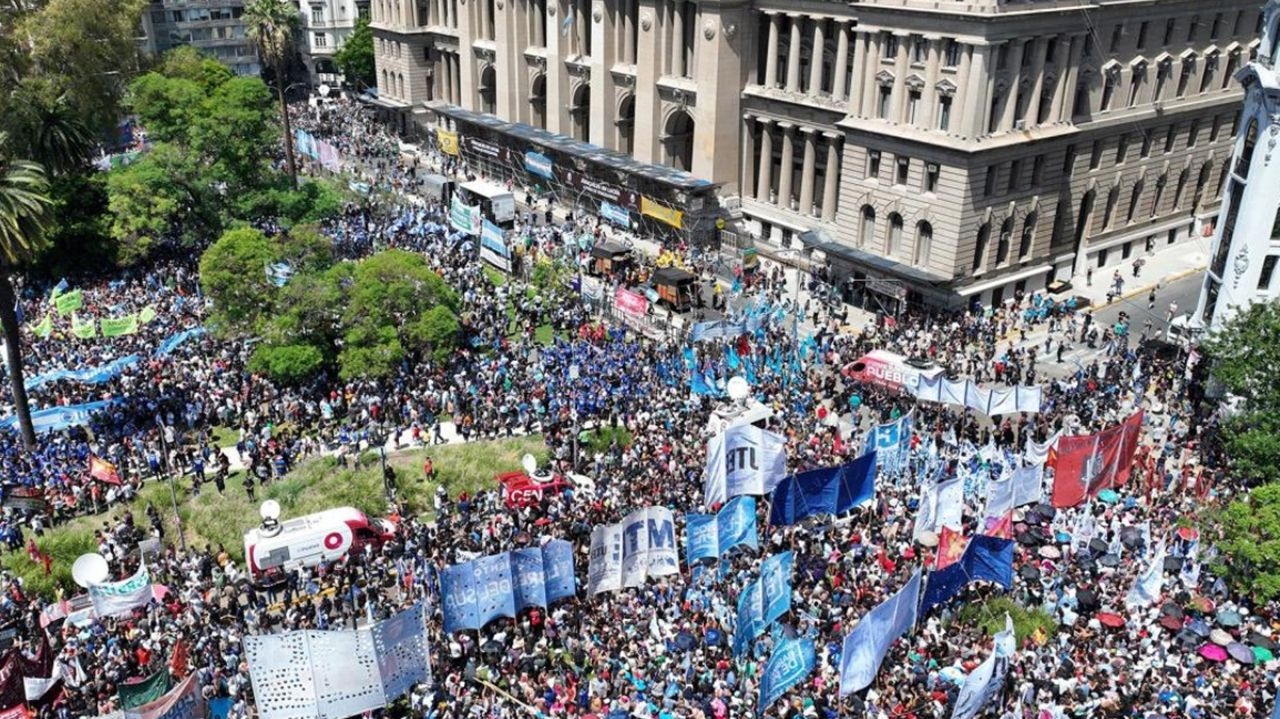 Paralisação dos sindicatos protestam contra decreto de Milei