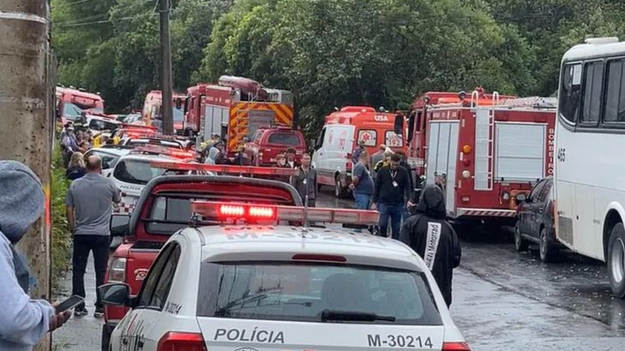 Queda de avião em área de mata deixa dois mortos