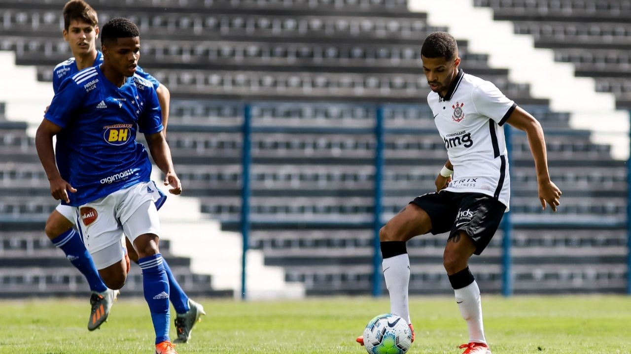 Com trajetórias parecidas, Corinthians e Cruzeiro decidem o título da Copinha