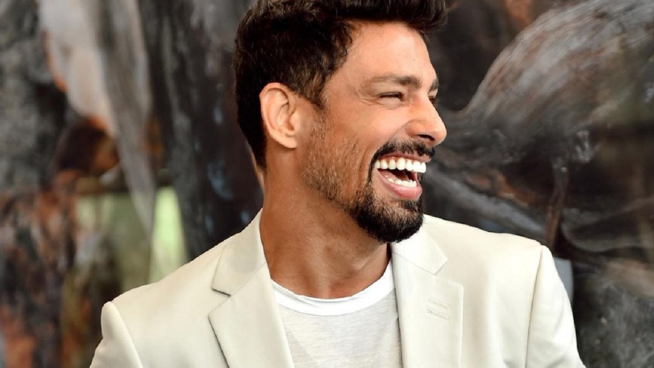 Cauã Reymond surpreende os internautas ao postar foto com a filha nas redes sociais