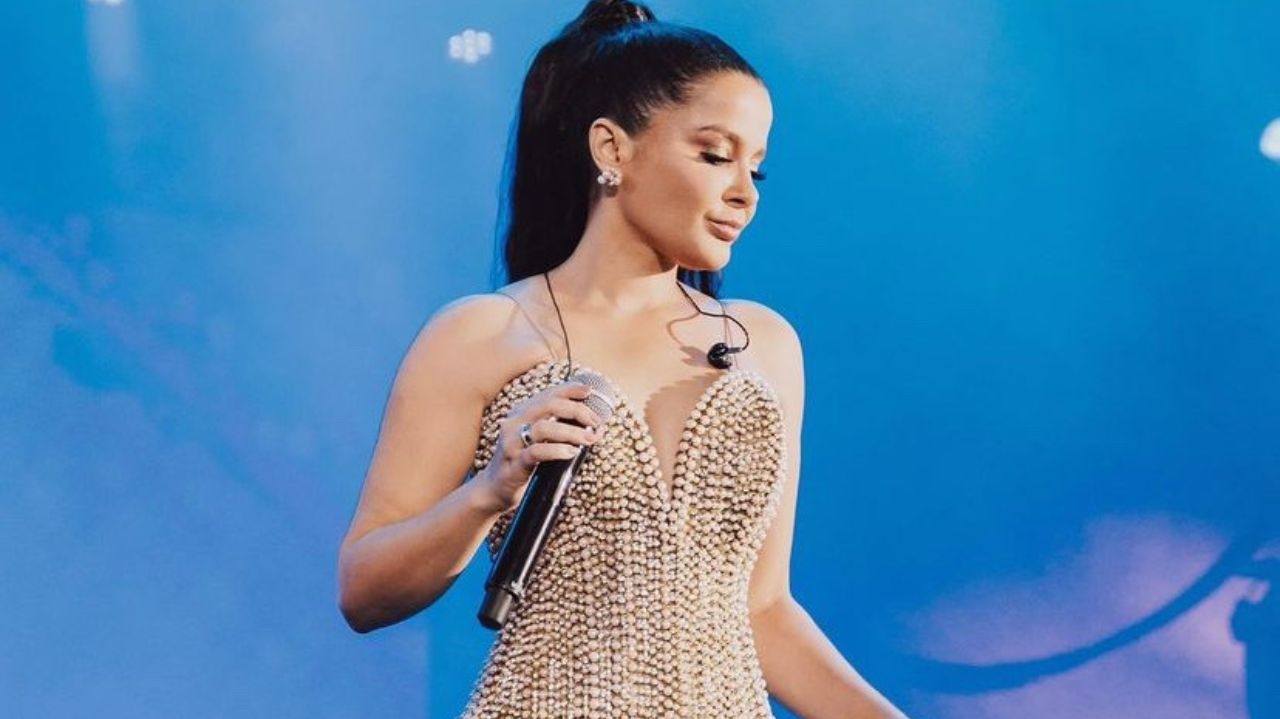 Maraisa registra cuidados do noivo após sofrer acidente