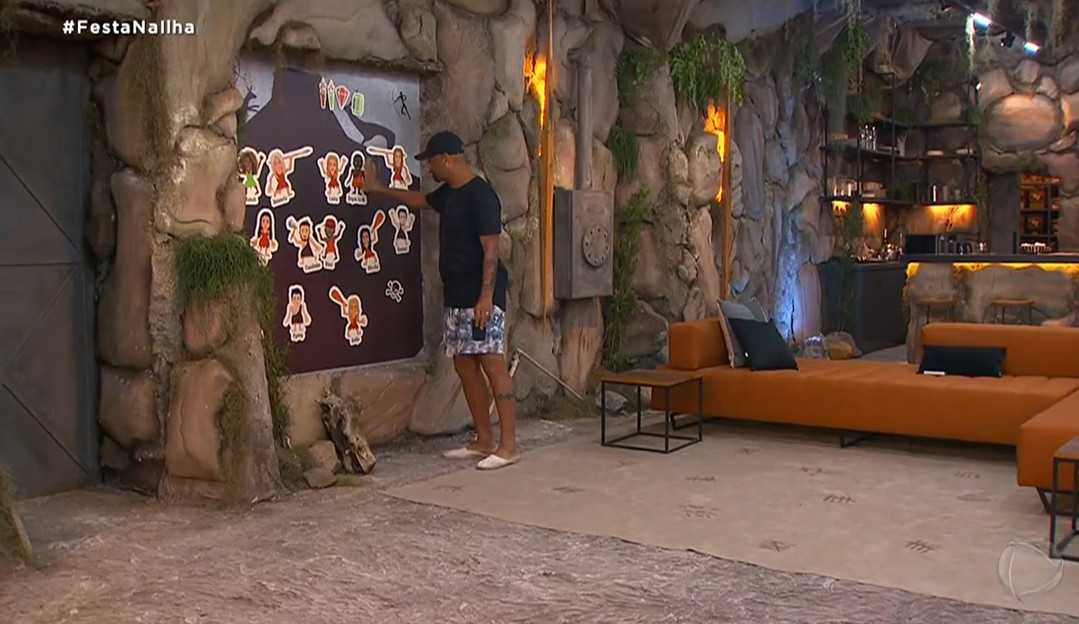 Ilha Record: Dinei declara torcida para MC Negão da BL