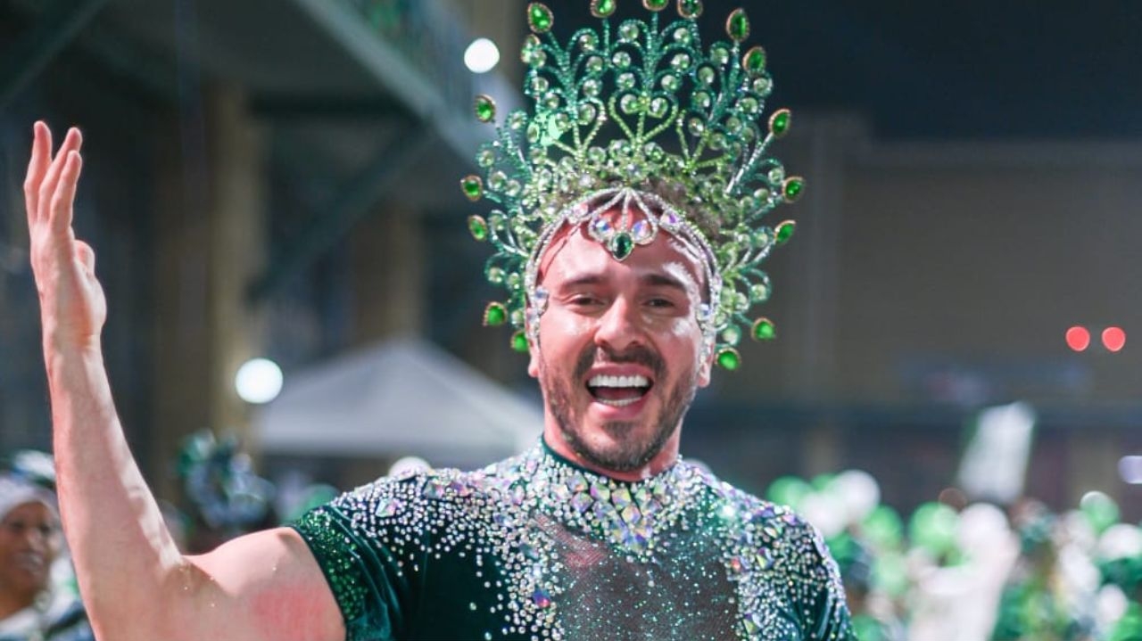 Renny Delmondes completa 17 anos de Marquês de Sapucaí no carnaval 2024