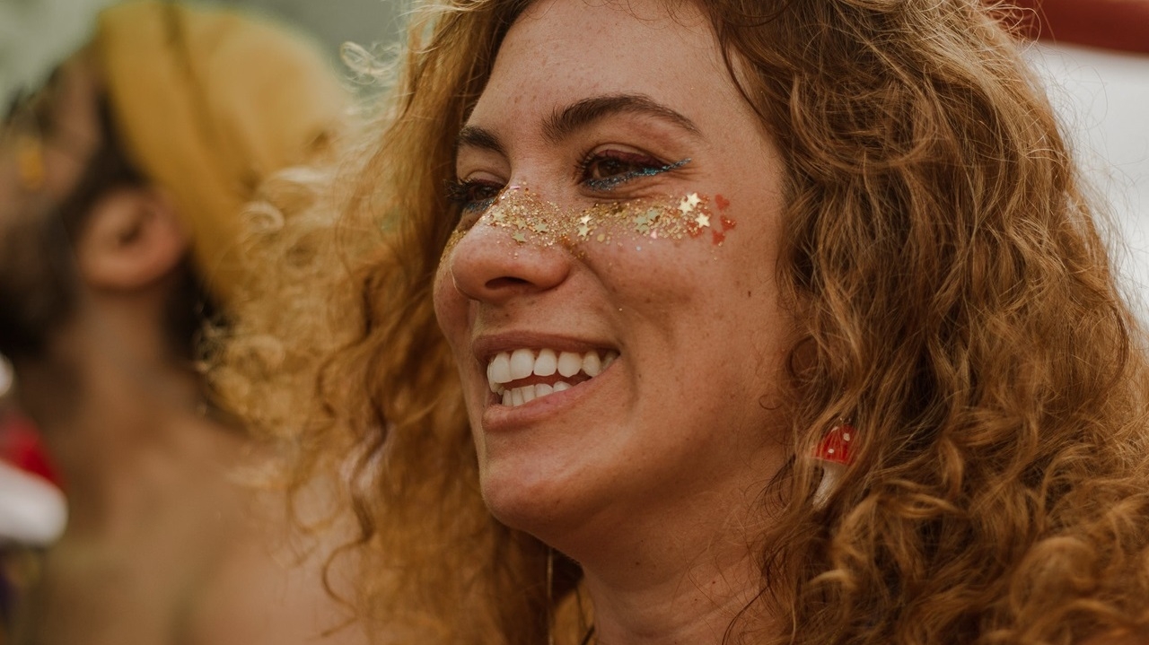 Veja como usar glitter no Carnaval de forma fácil