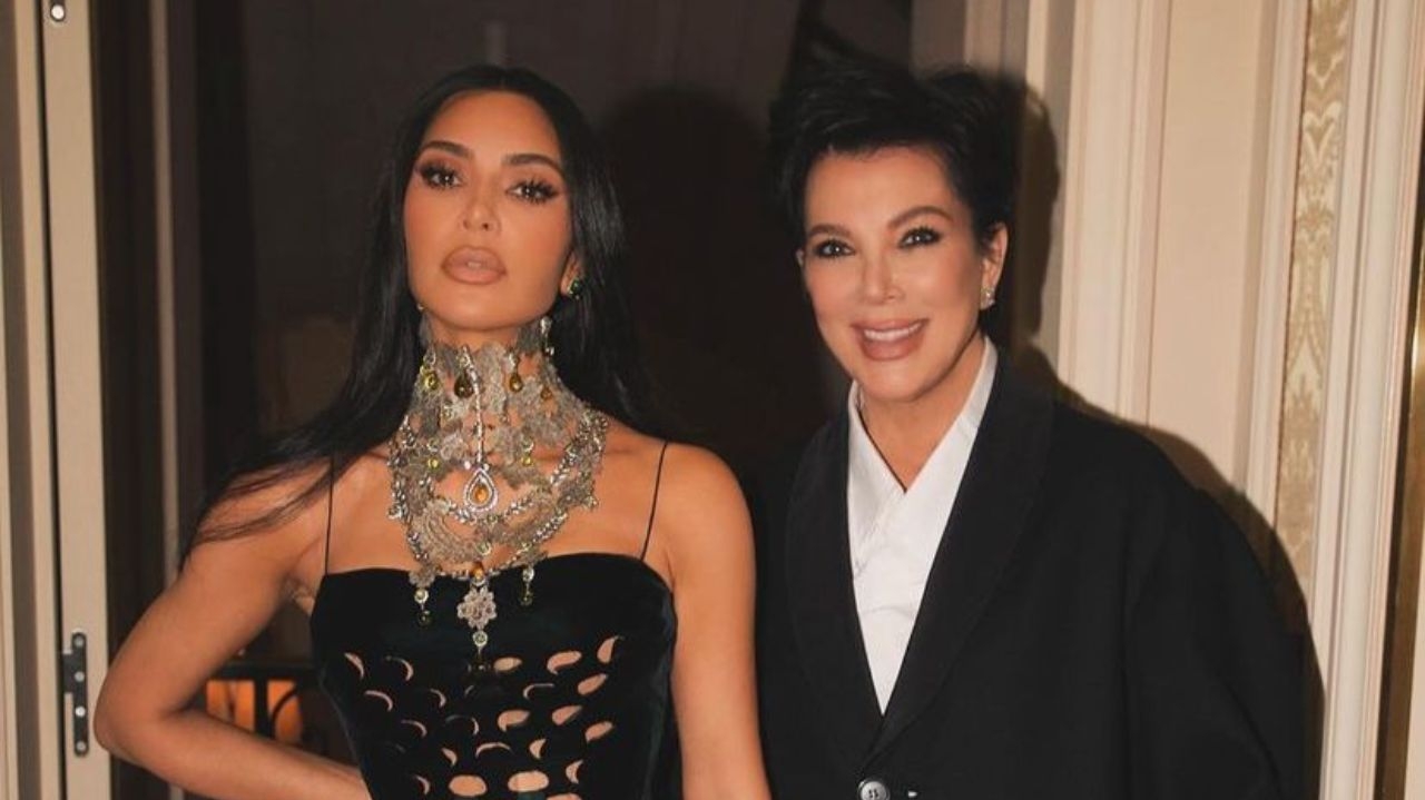 Kris Jenner faz merchan da nova coleção de maquiagem de sua filha socialite