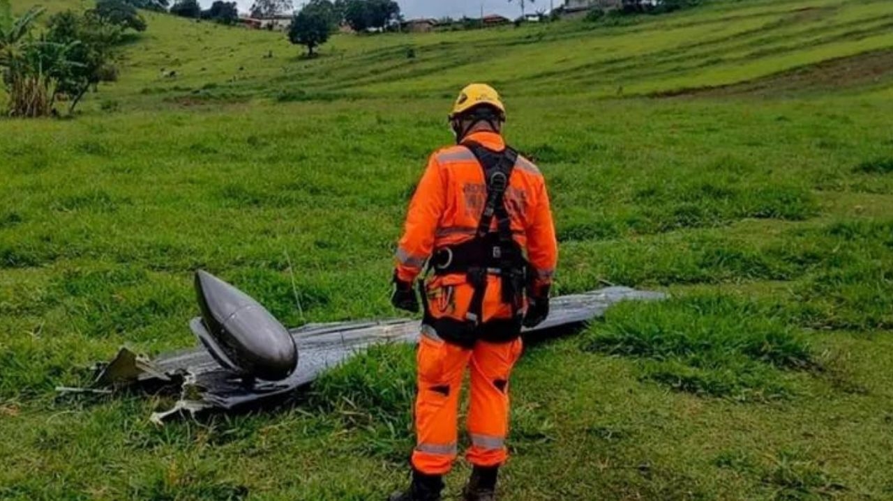 Queda de avião deixa 7 mortos em Itapeva, Minas Gerais