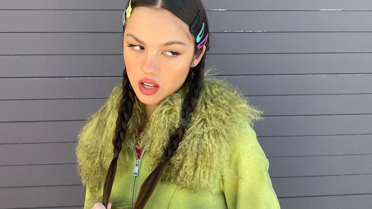 Casaco afegão ou Penny Lane promete ser tendência no inverno 2024