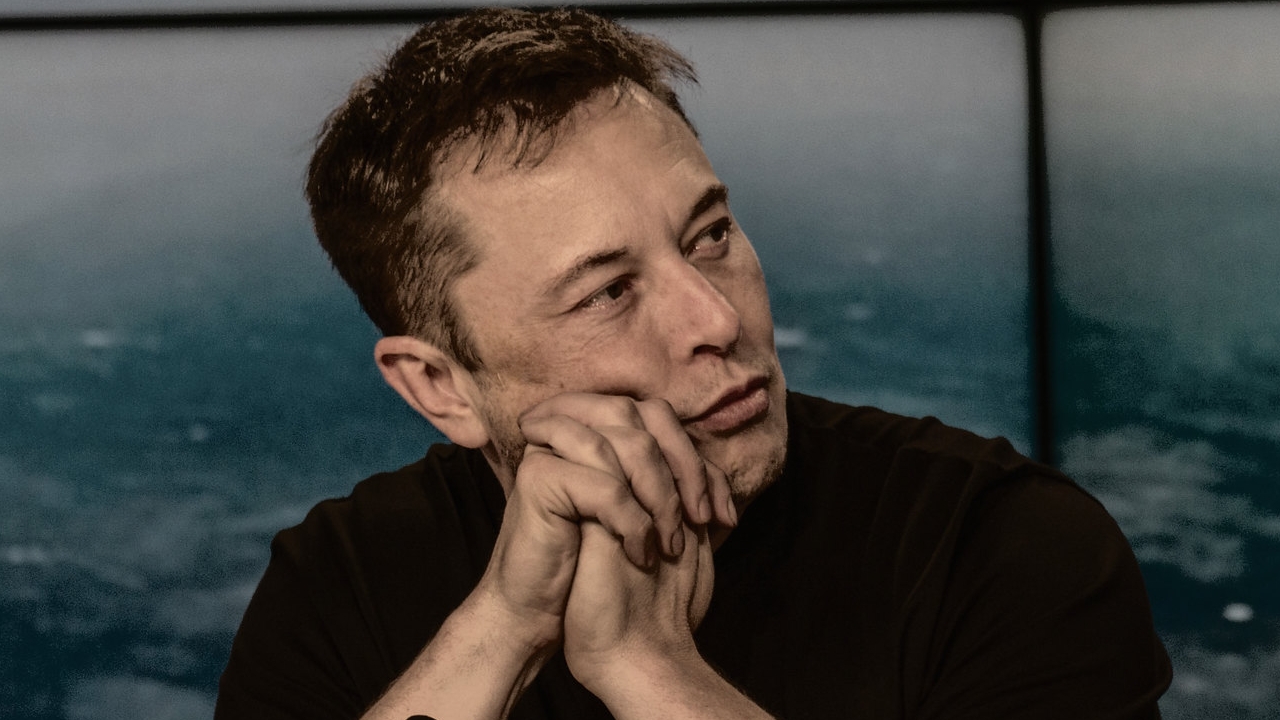 Após alta nas ações da Tesla, Elon Musk reassume posição de pessoa mais rica do mundo