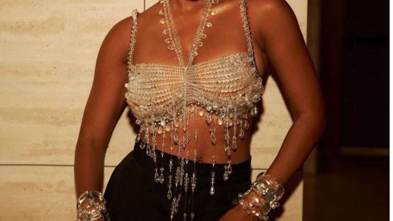 Moda de carnaval: mermaidcore traz o top de pedraria