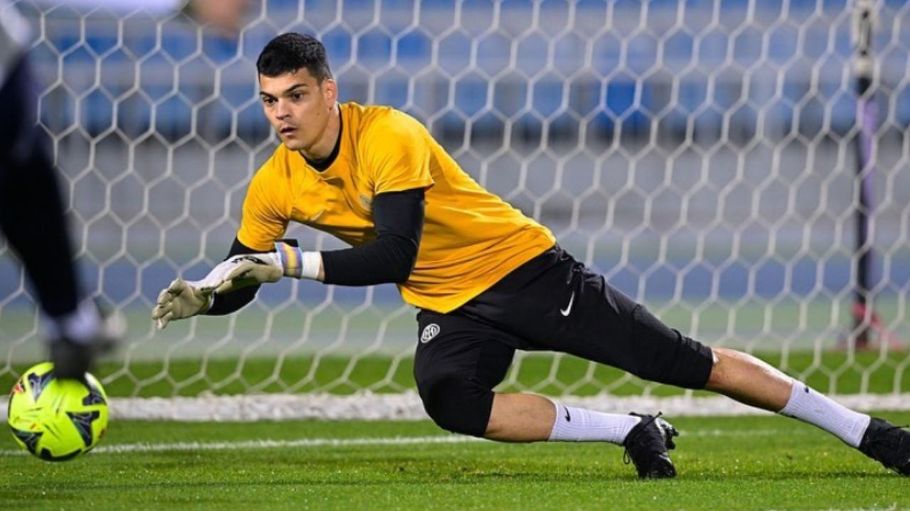 Santos fecha a contratação do goleiro Gabriel Brazão