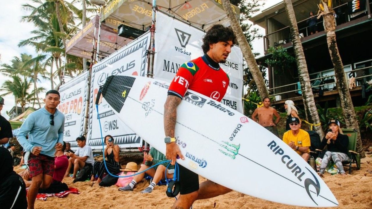 Gabriel Medida, Yago Dora e Samuel Pupo se classificam para a 3ª fase em Pipeline pela WSL