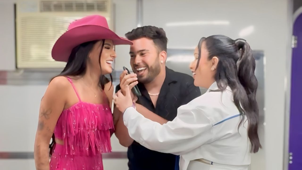 Ana Castela ajuda o influencer Marcelo Moraes Mesquita a beijar Mari Fernandez em desafio misterioso