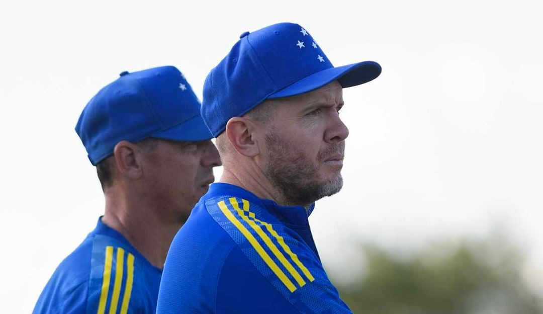 Cruzeiro empata, chega a 9 jogos sem vitória e Mozart entrega o cargo