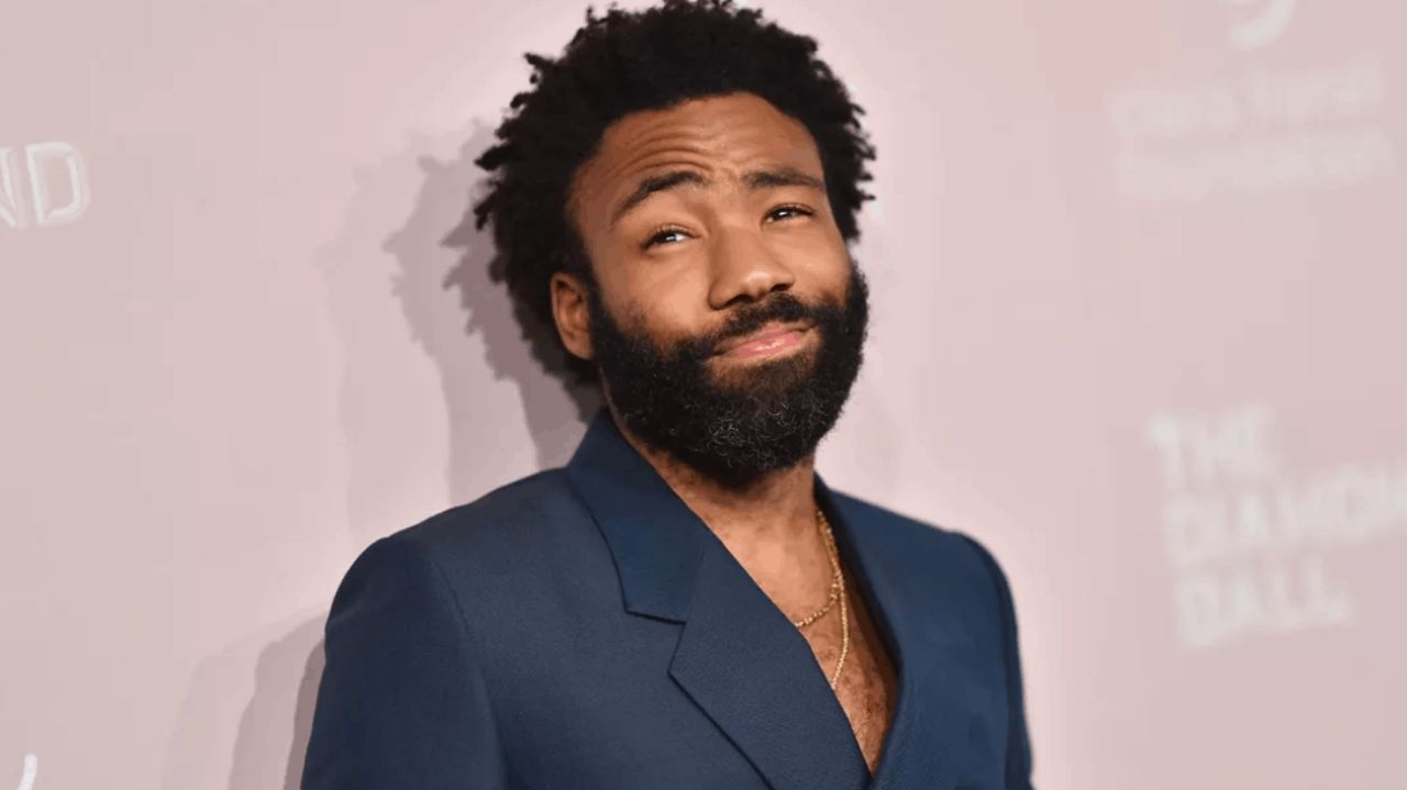 Donald Glover pede conselhos para Brad Pitt antes da filmagem da série “Sr. e Sra. Smith”