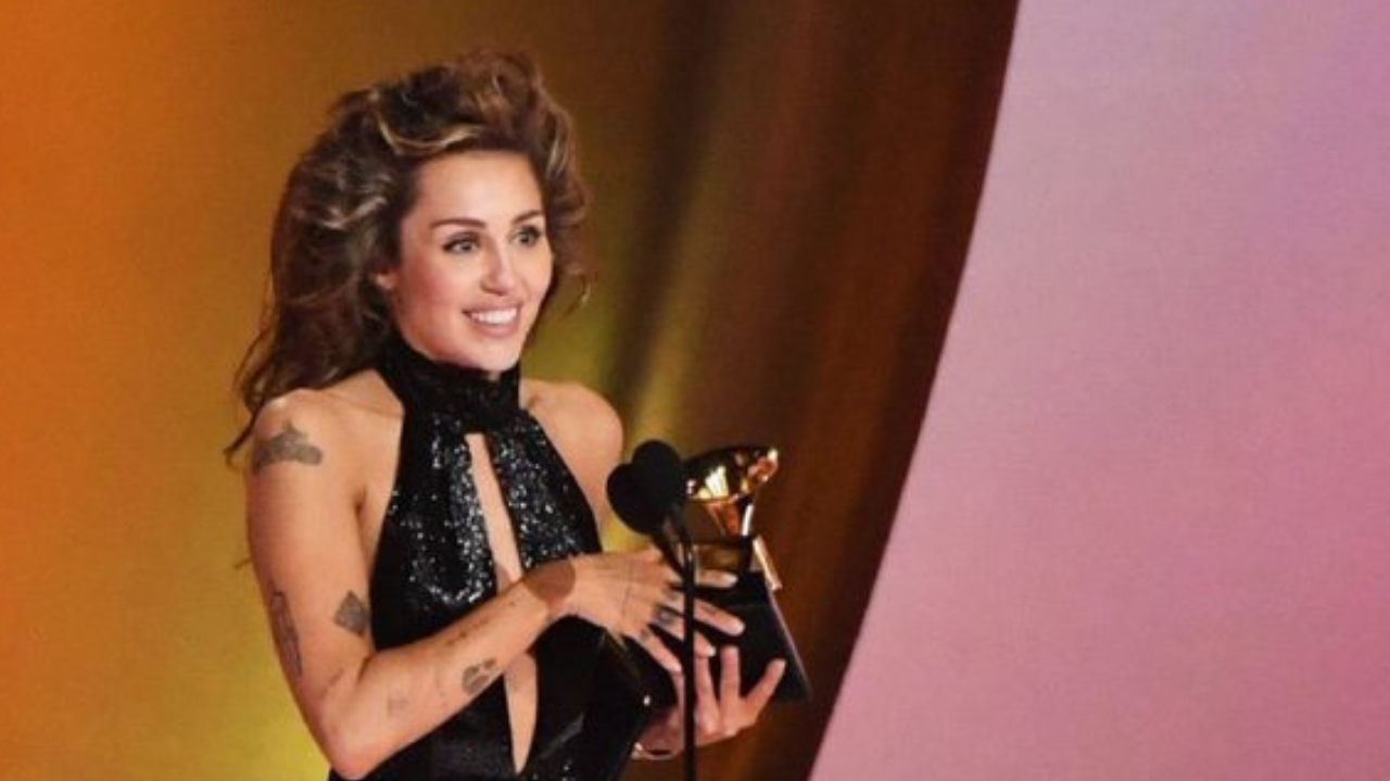 Grammy Awards: Miley Cyrus vence a categoria Melhor Performance Pop Solo com Flowers