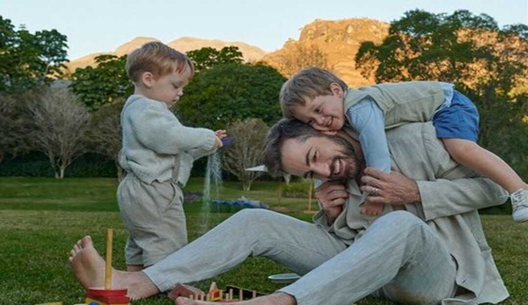 Thales Bretas é destaque da capa da GQ Brasil em homenagem ao Dia dos Pais