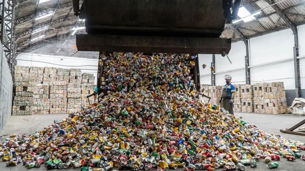 Reciclagem de materiais durante o Carnaval pode trazer uma redução de 18,7 mil toneladas de CO2