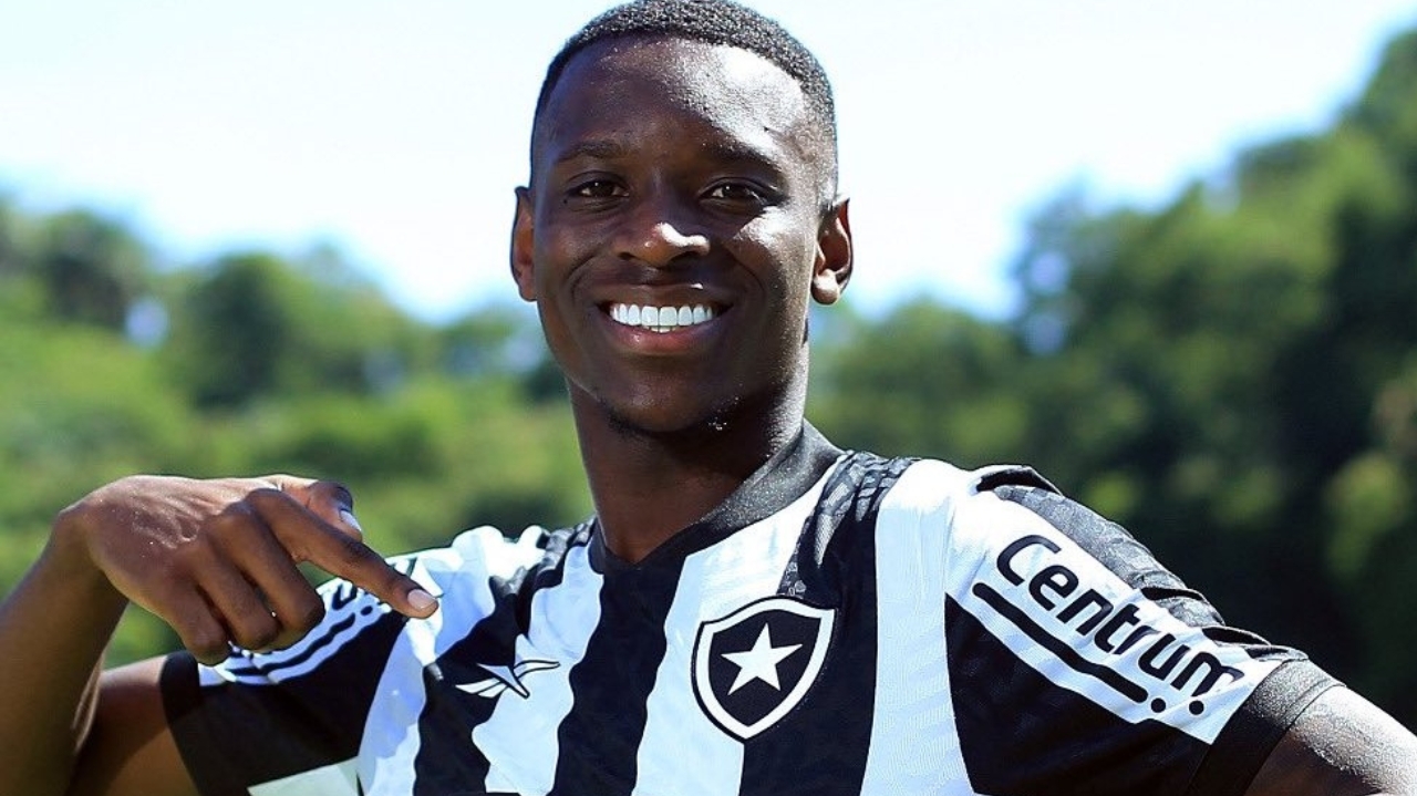 Botafogo confirma estreia de Luiz Henrique em clássico contra o Flamengo