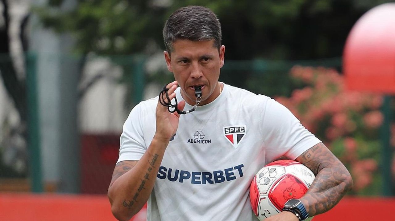 Thiago Carpini afirma que James Rodríguez não fica no tricolor