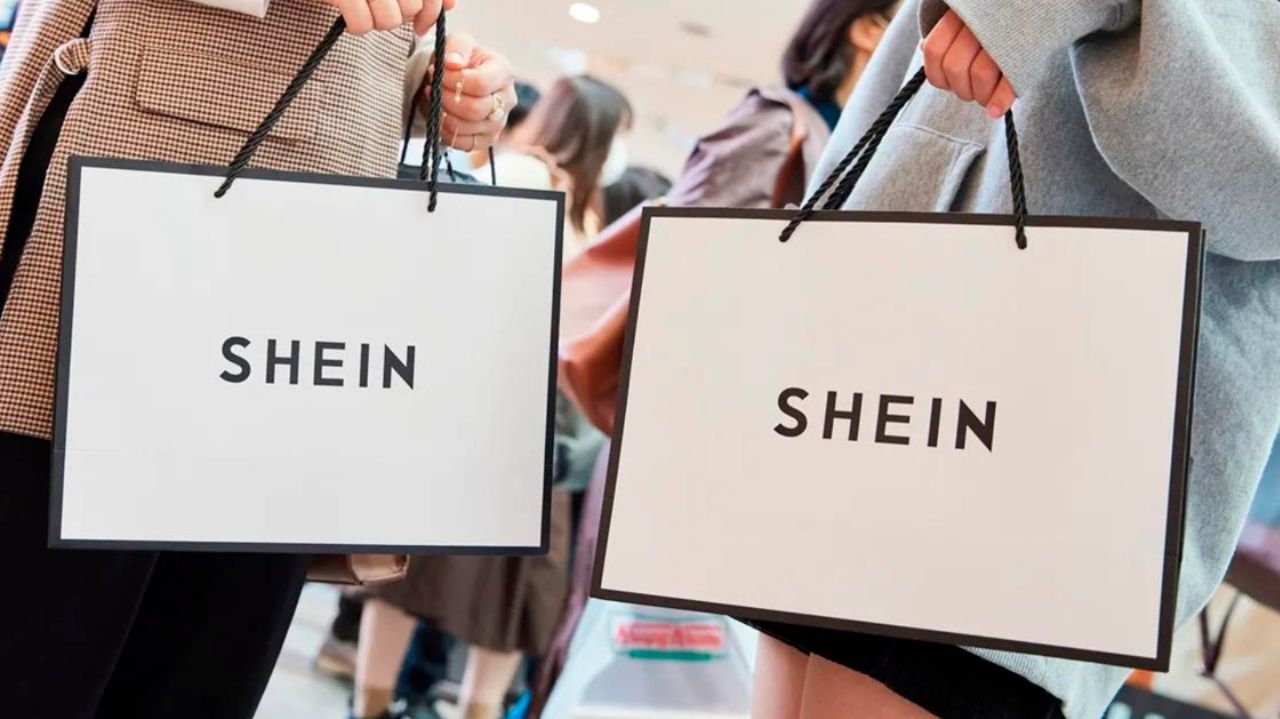 Uniqlo acusa Shein de plagiar um modelo de bolsa da marca