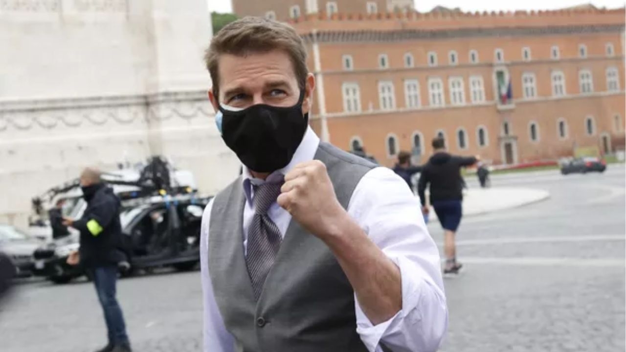 Confira alguns momentos em que Tom Cruise se reuniu com a realeza britânica