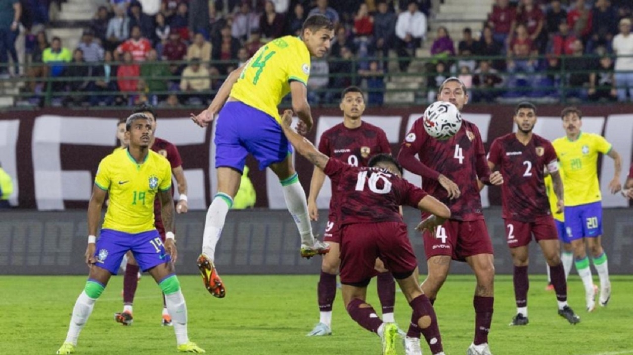 Brasil bate a Venezuela com gol no finalzinho no Pré-Olímpico