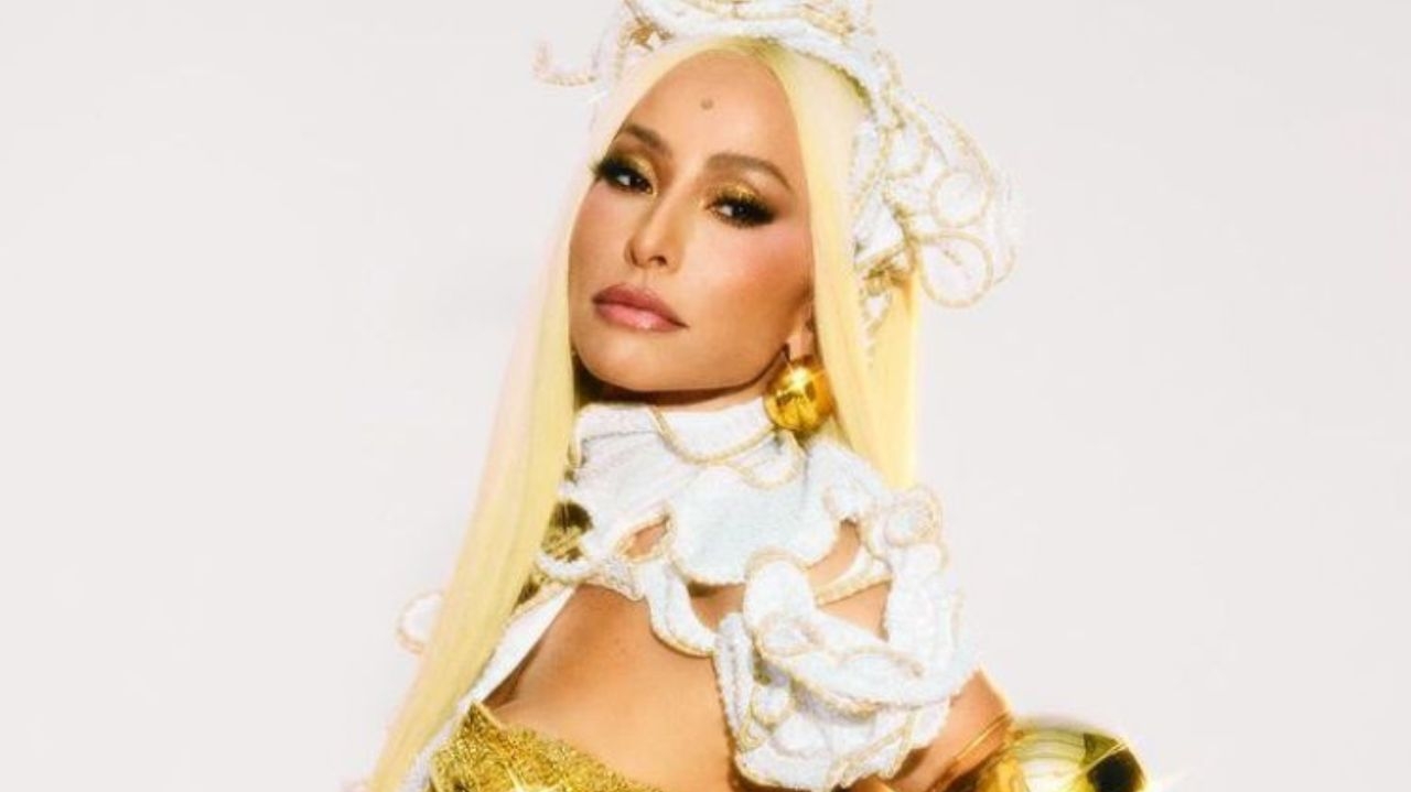 Sabrina Sato causa tumulto em camarote e fala sobre primeiro Carnaval solteira