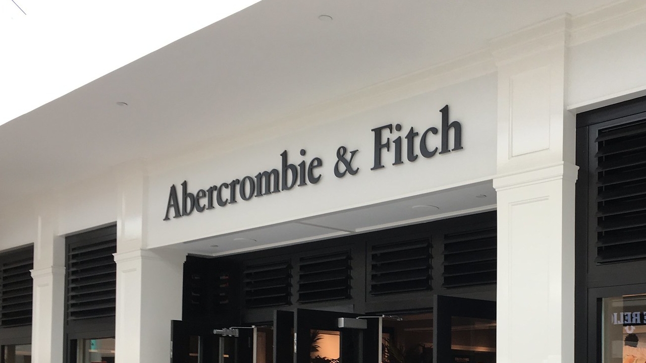 Ascensão da Abercrombie & Fitch dispara valor das ações na bolsa
