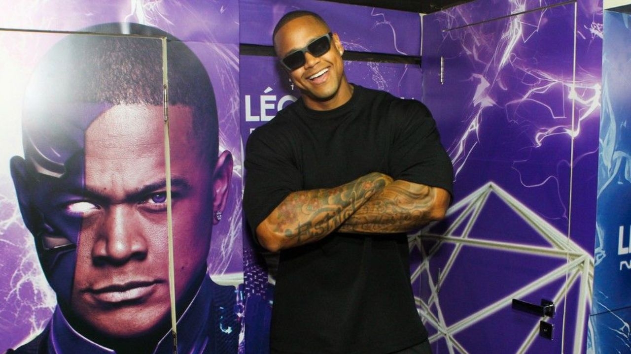 Léo Santana lidera o primeiro lugar com a música “Perna Bamba”