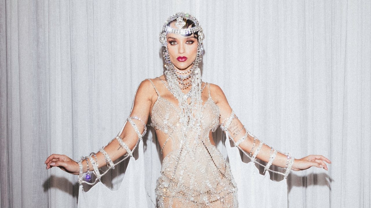 Rafa Kalimann brilha no Baile da Arara com look exclusivo de cristais