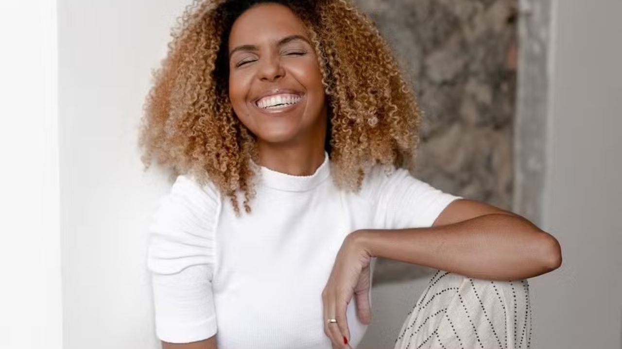 Jornalista Nathalia Santos é baleada após sair da Marquês de Sapucaí