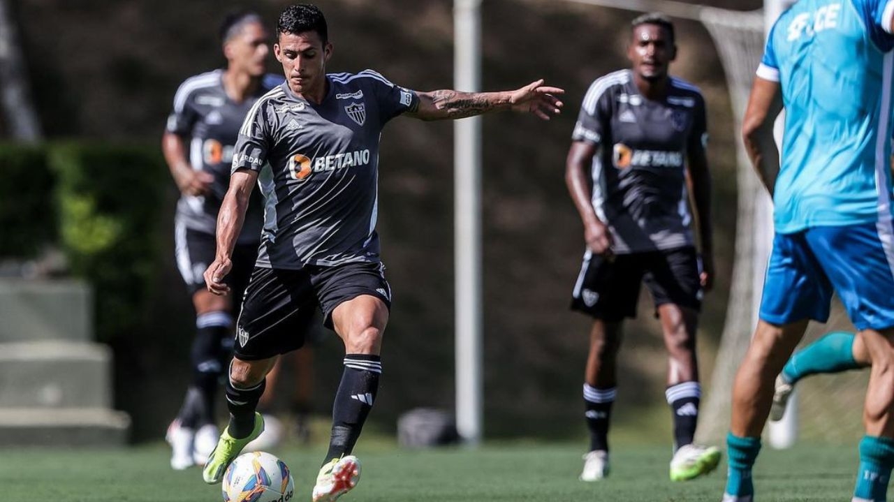 Galo negocia com o Grêmio sobre a venda de Pavón