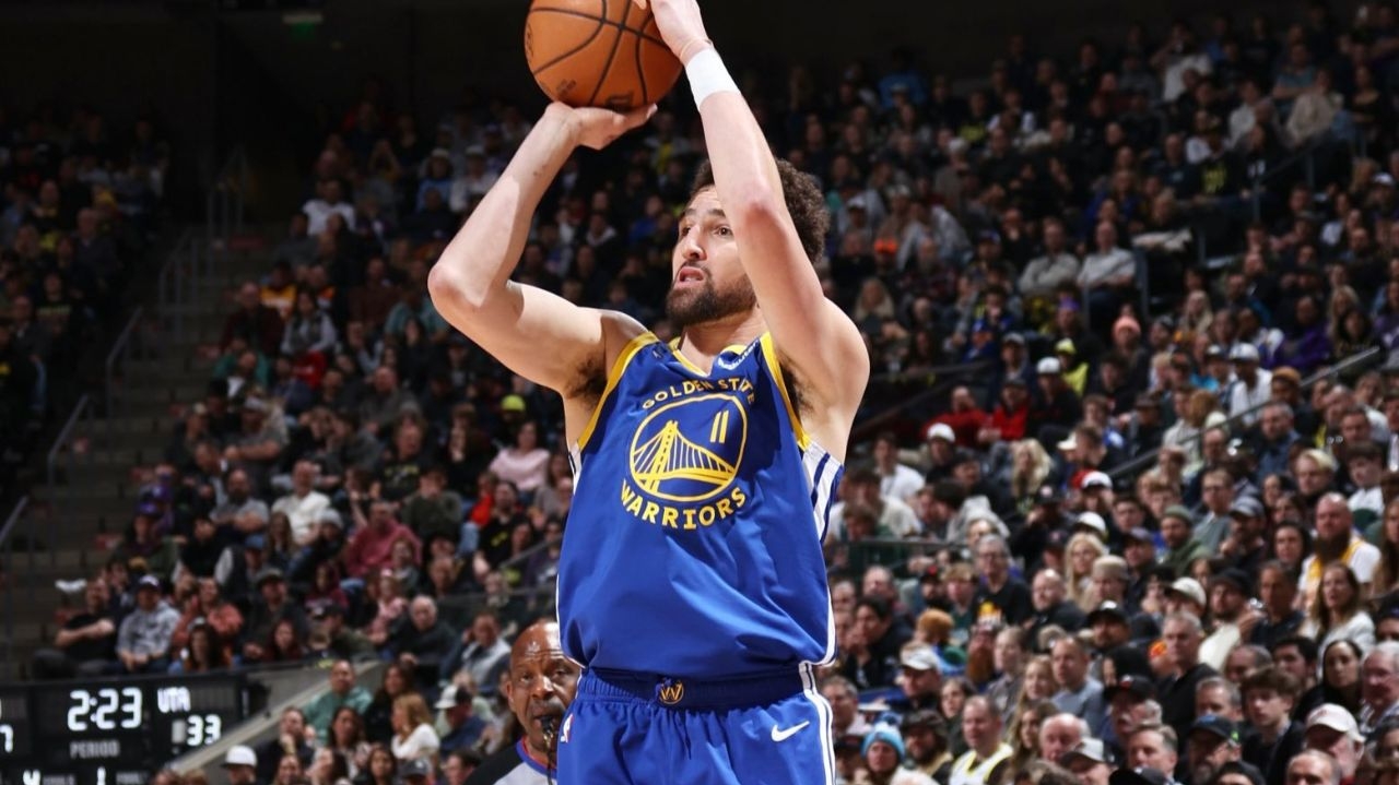 Klay Thompson lidera vitória do Warriors em jogo vindo da reserva