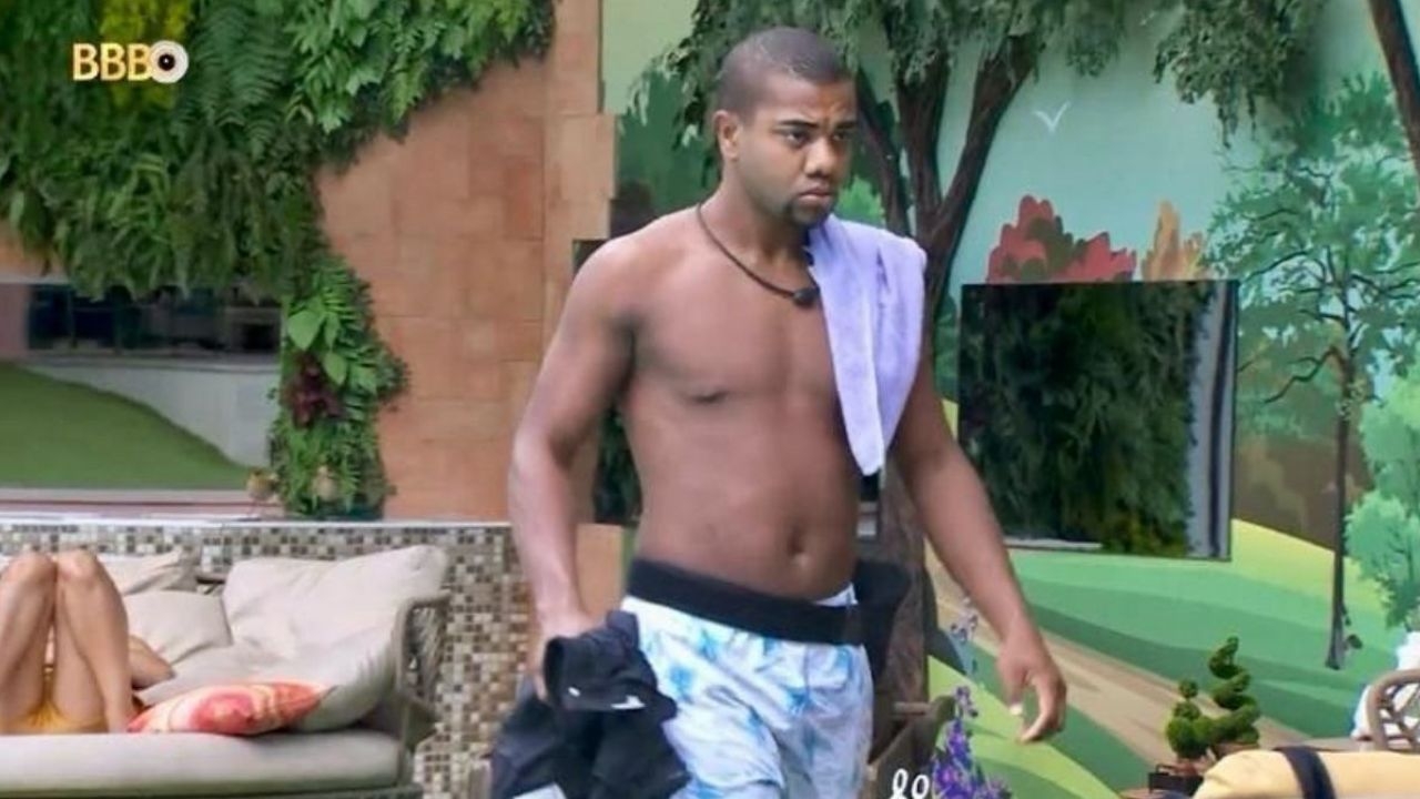 BBB 24: Davi é esquecido fora da casa após manutenção externa