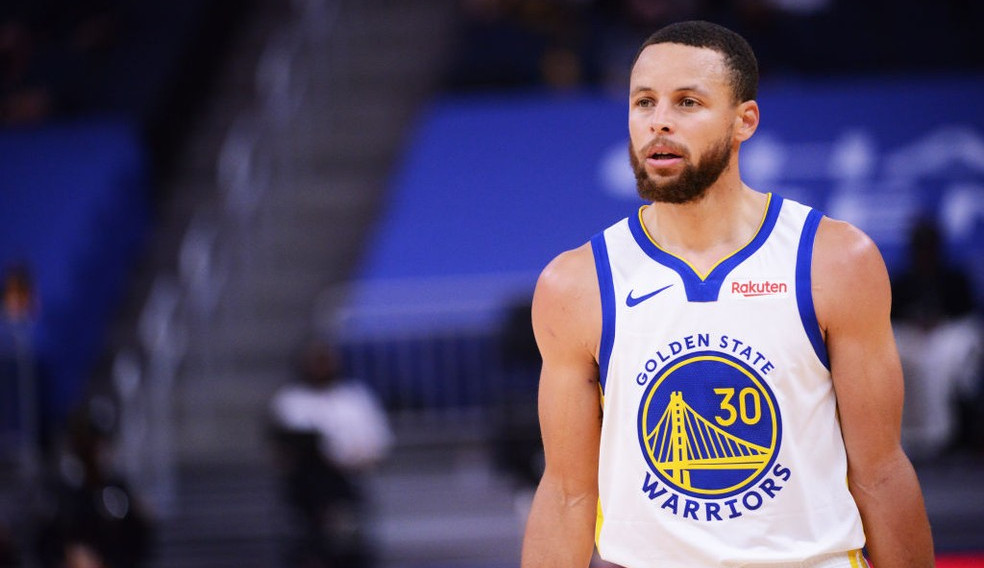 Curry renova com Warriors e será o atleta mais bem pago da história da NBA