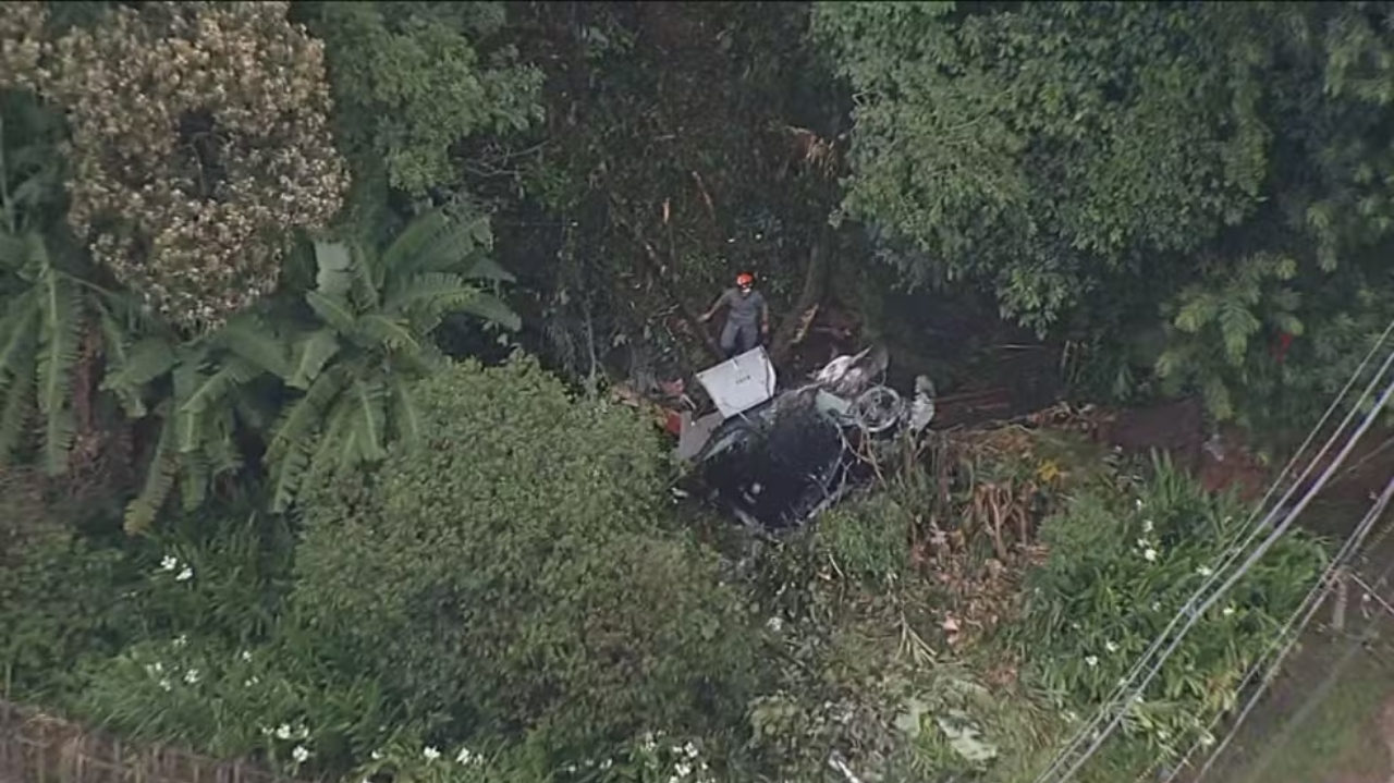 Helicóptero cai em Barueri e deixa sete feridos